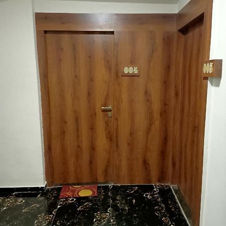 Hotel Riviera Residency Thane Esterno foto