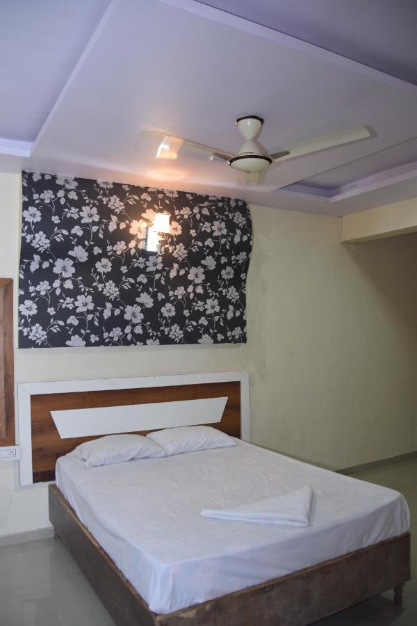 Hotel Riviera Residency Thane Esterno foto