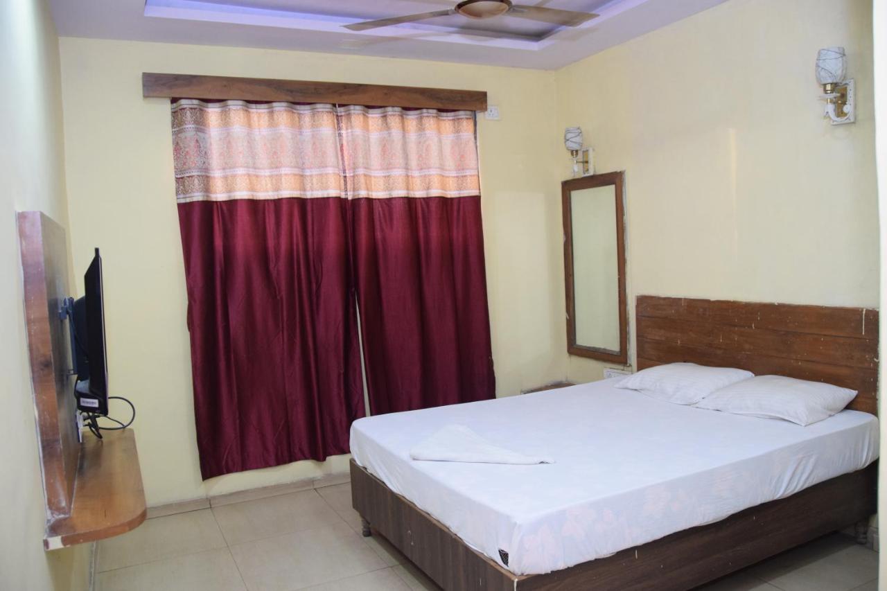 Hotel Riviera Residency Thane Esterno foto