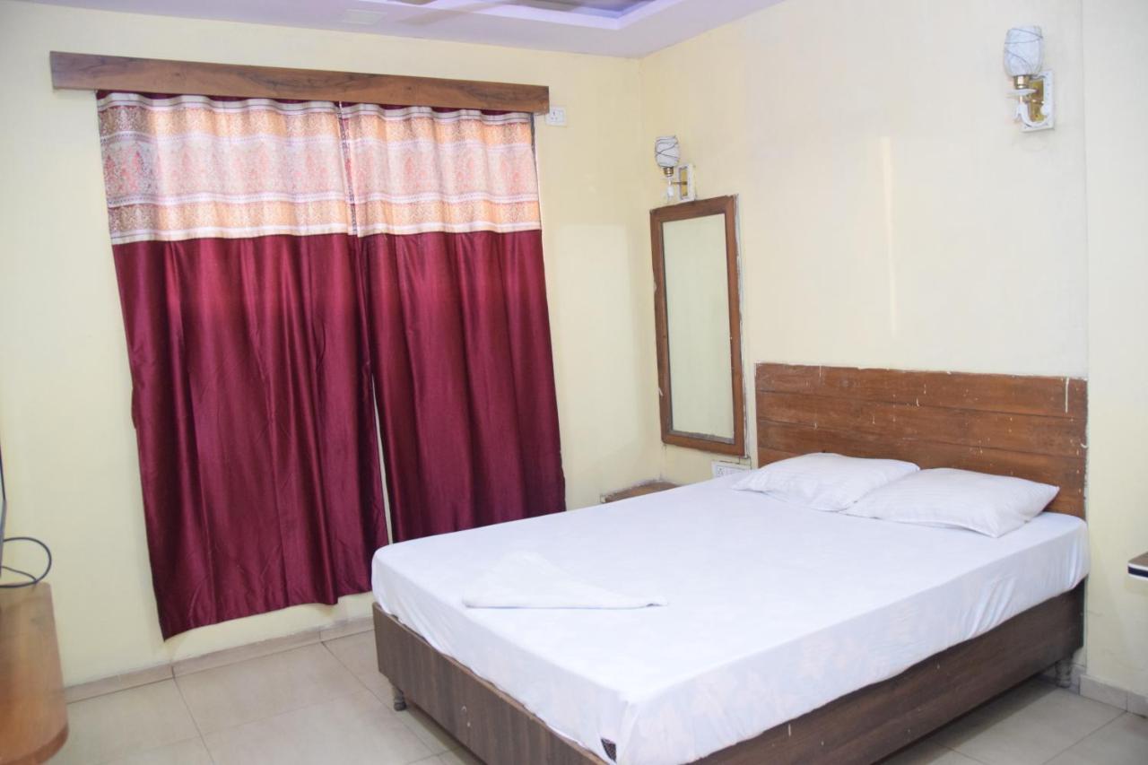 Hotel Riviera Residency Thane Esterno foto
