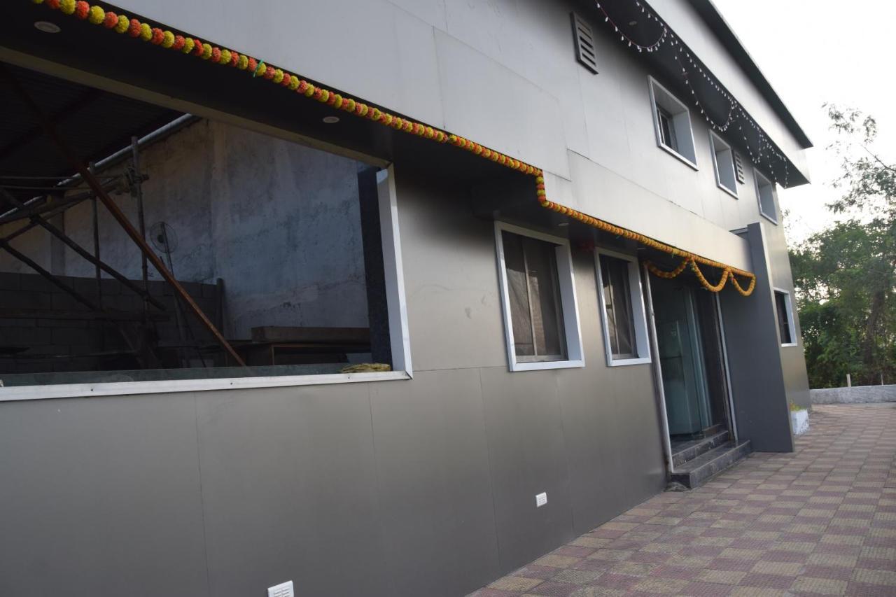 Hotel Riviera Residency Thane Esterno foto