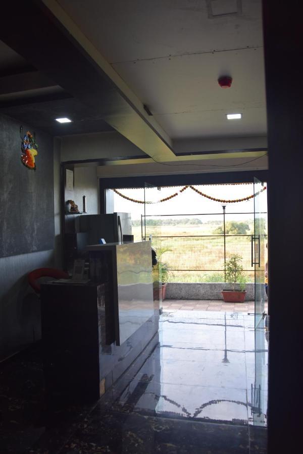 Hotel Riviera Residency Thane Esterno foto