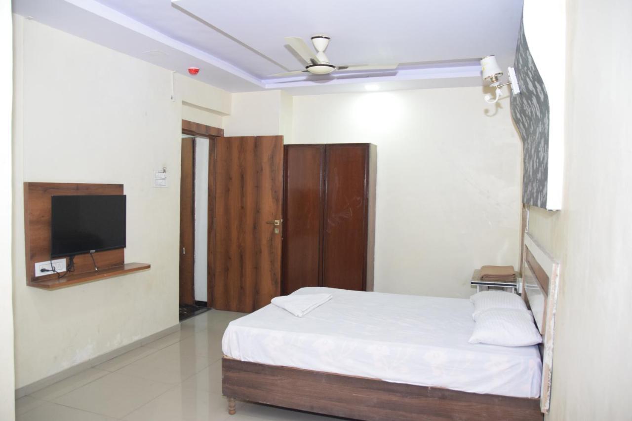 Hotel Riviera Residency Thane Esterno foto