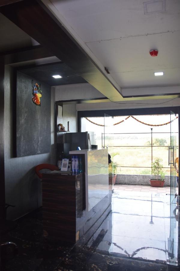 Hotel Riviera Residency Thane Esterno foto
