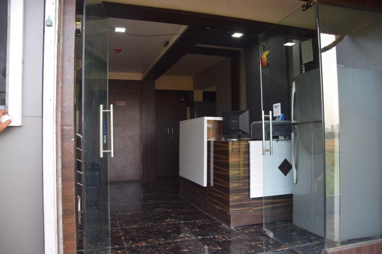 Hotel Riviera Residency Thane Esterno foto