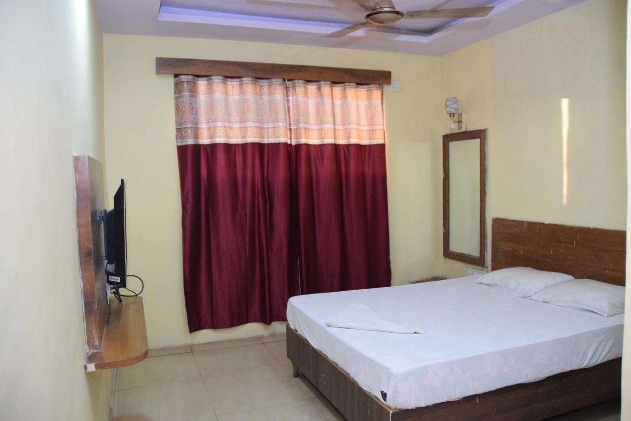Hotel Riviera Residency Thane Esterno foto