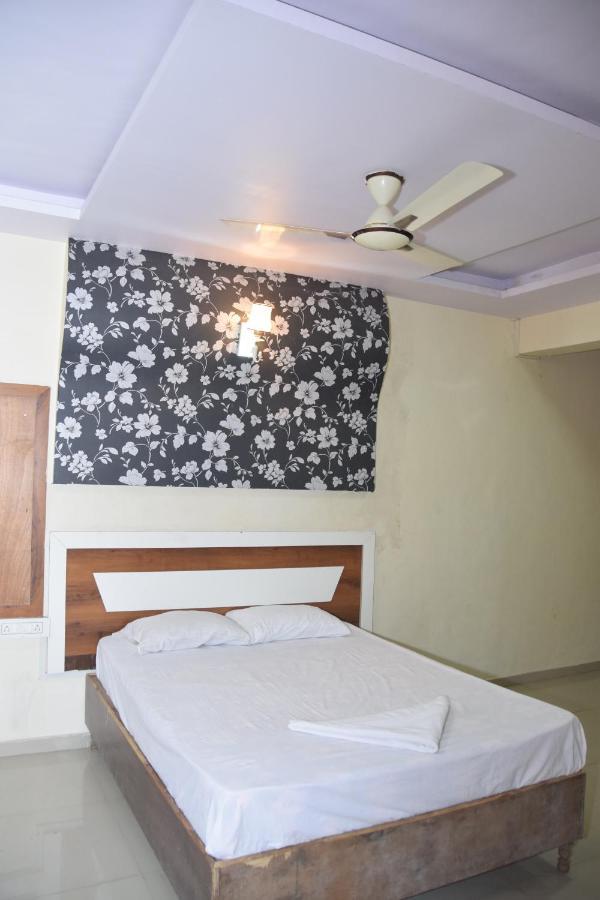 Hotel Riviera Residency Thane Esterno foto