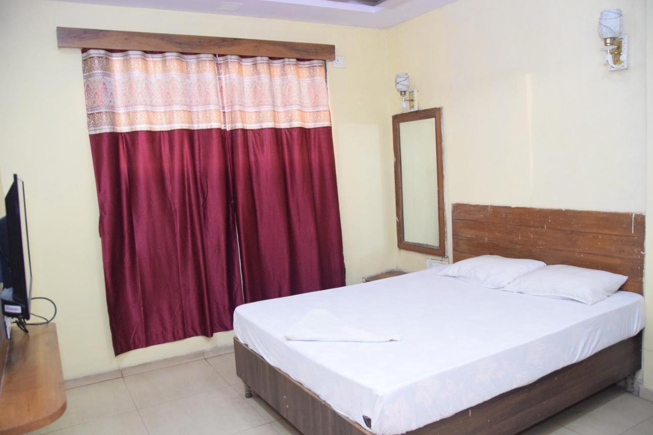 Hotel Riviera Residency Thane Esterno foto