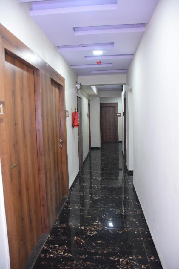 Hotel Riviera Residency Thane Esterno foto
