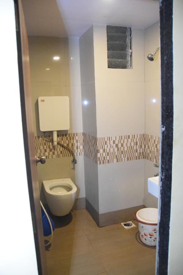 Hotel Riviera Residency Thane Esterno foto