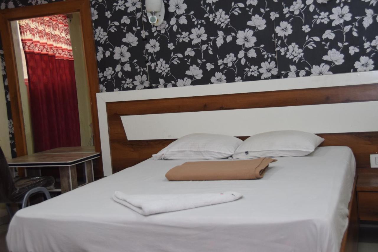 Hotel Riviera Residency Thane Esterno foto