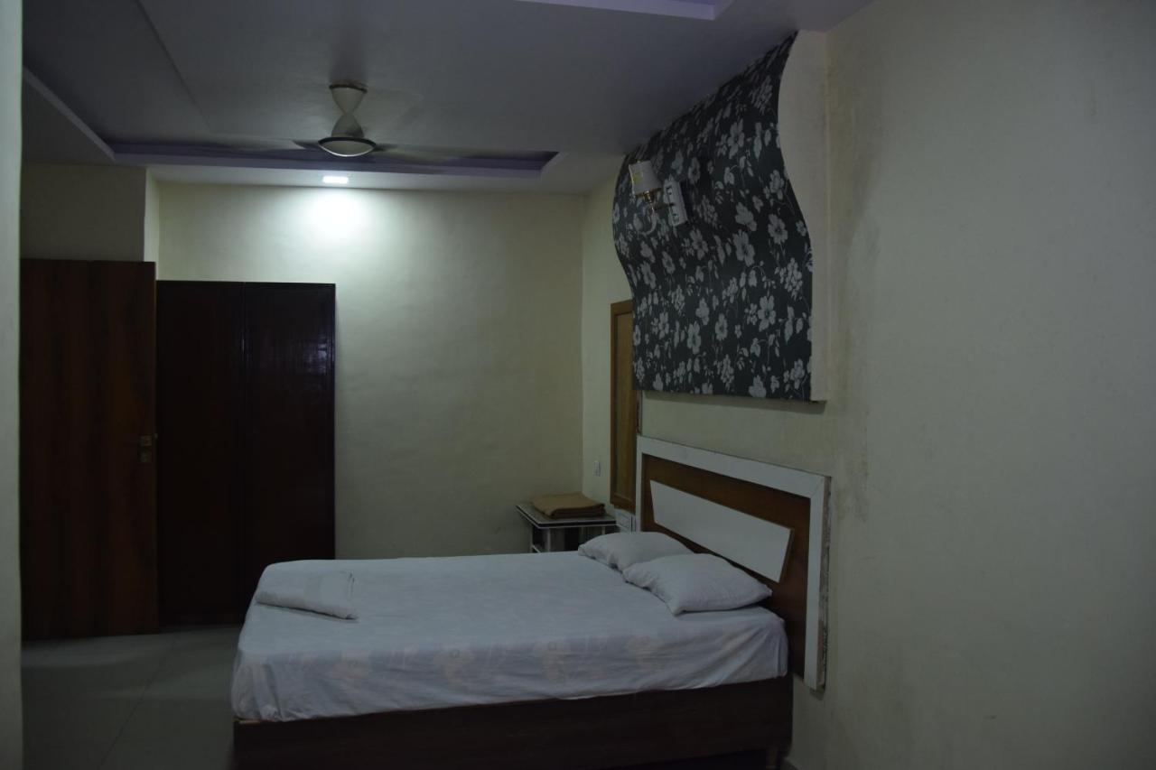 Hotel Riviera Residency Thane Esterno foto