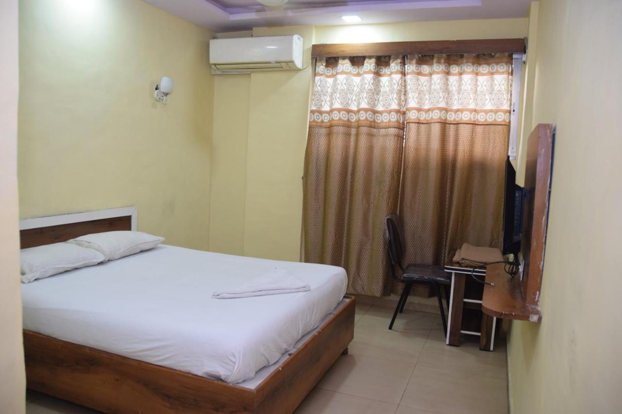 Hotel Riviera Residency Thane Esterno foto
