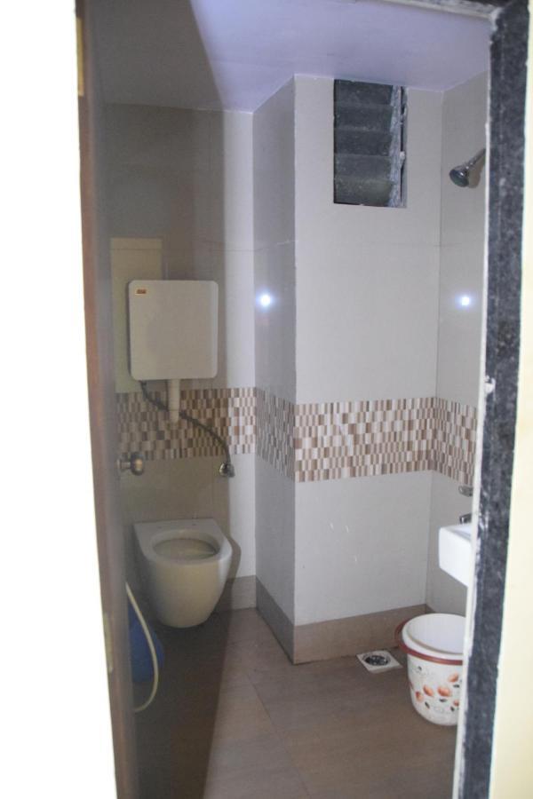 Hotel Riviera Residency Thane Esterno foto